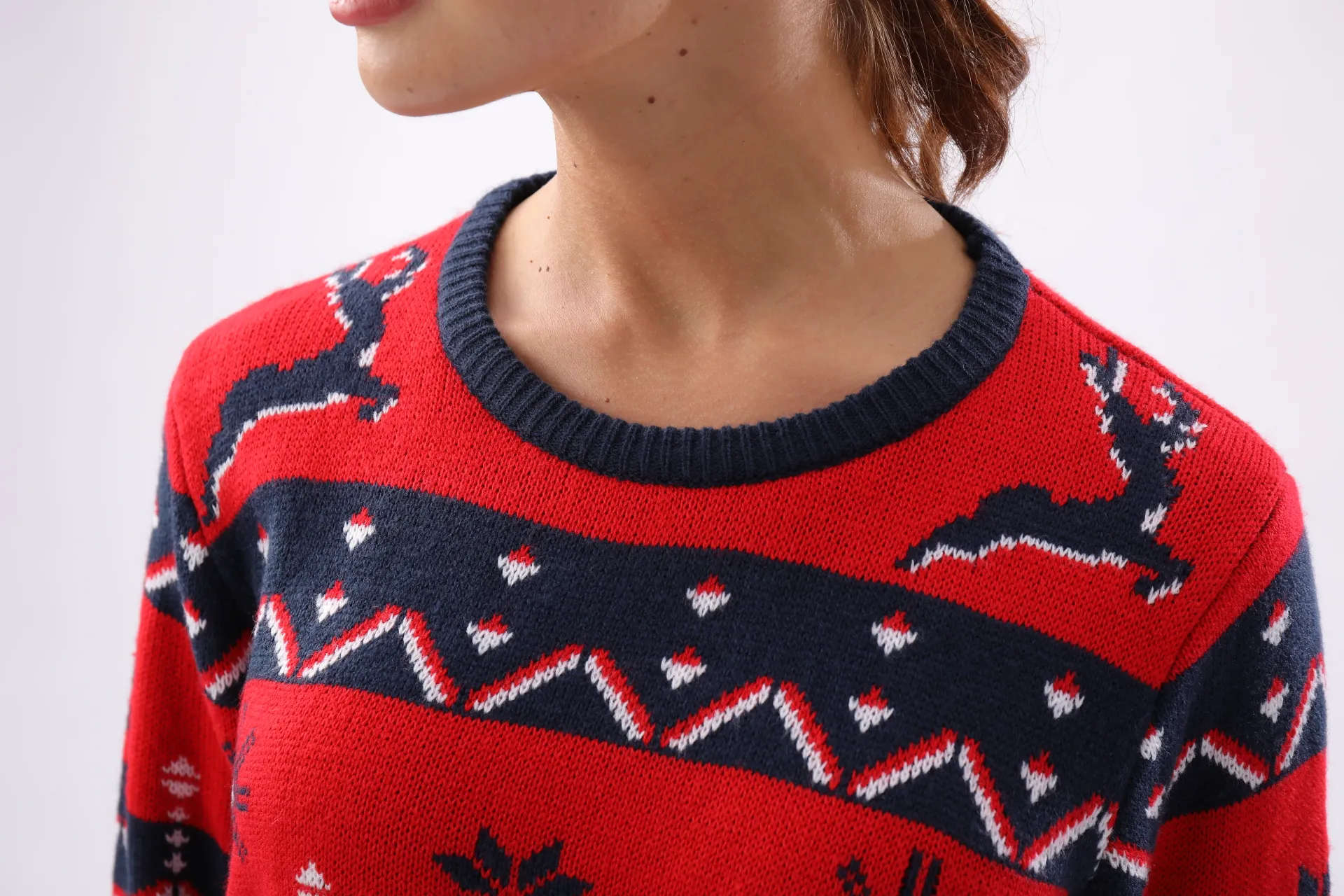 FNJIA Custom Women's Christmas Sweater Production Based on Provided Drawings and Samples