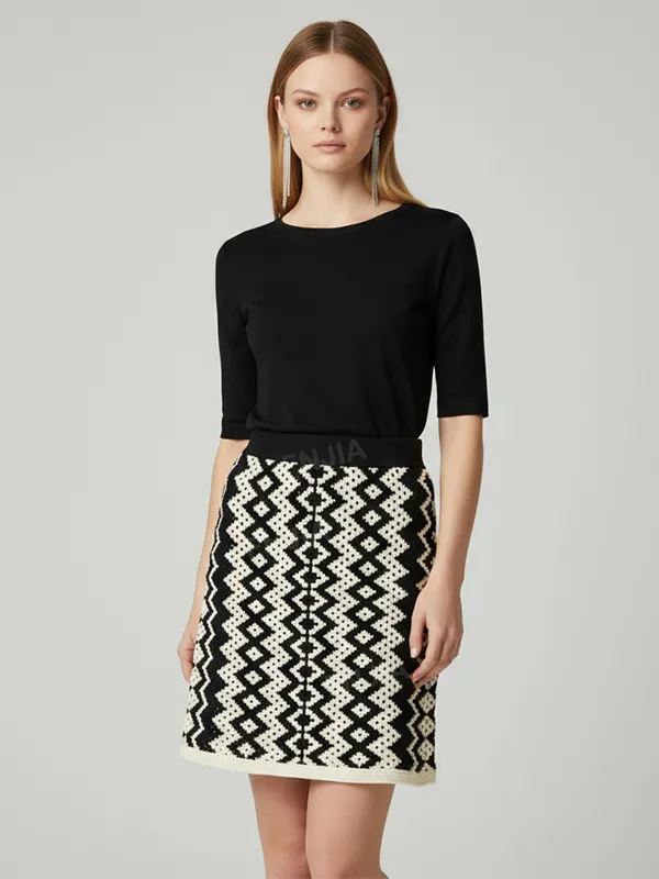 Customizable Geometric Knit Mini Skirt: High-Waist, Fitted Cut, Retro Design