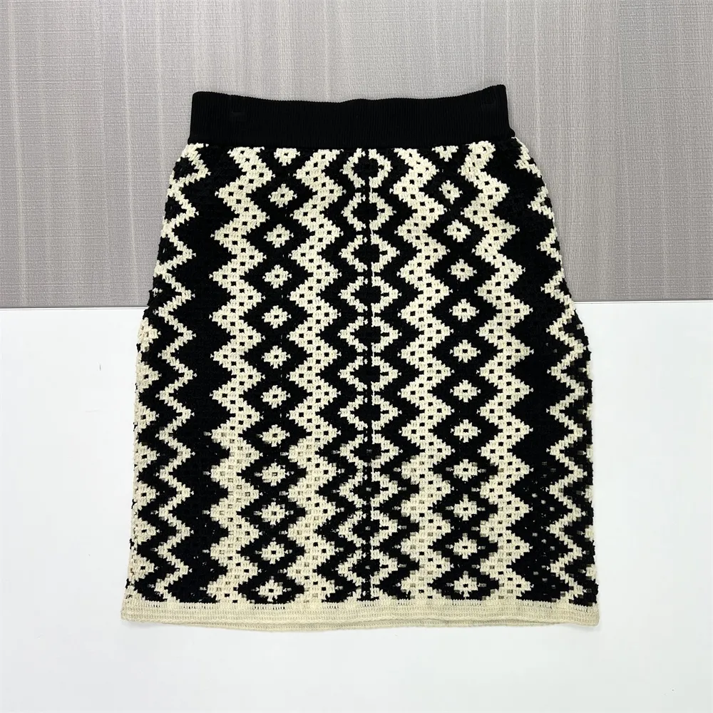 Customizable Geometric Knit Mini Skirt: High-Waist, Fitted Cut, Retro Design