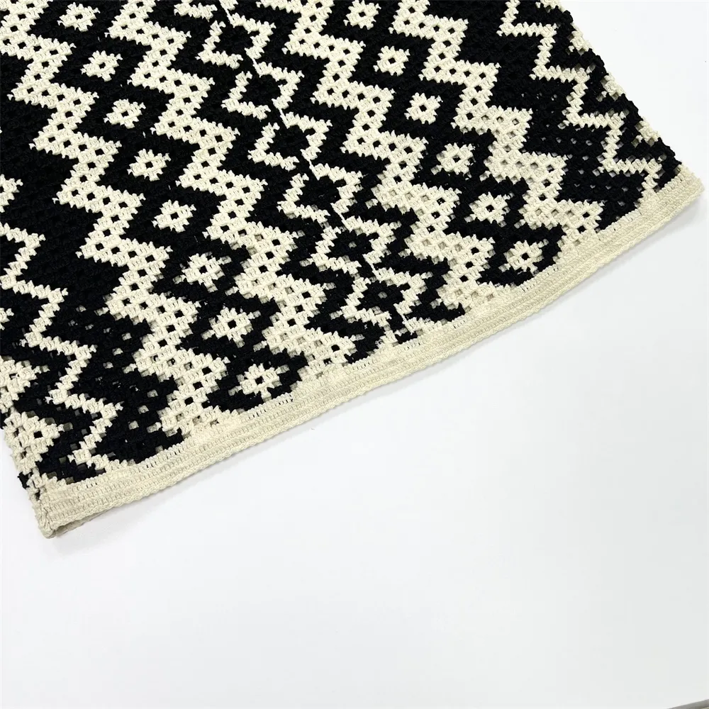 Customizable Geometric Knit Mini Skirt: High-Waist, Fitted Cut, Retro Design