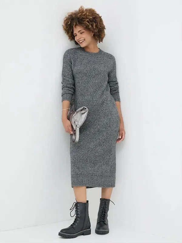 Customizable Women's Gray Knit Midi Dress: Crew Neck, Relaxed-Fit, Versatile Casual Design