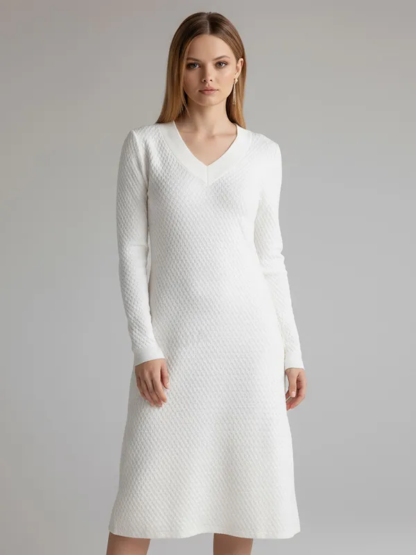 Women's White Textured Knit Midi Dress: V-Neck, Long-Sleeve, Minimalist Elegant Design