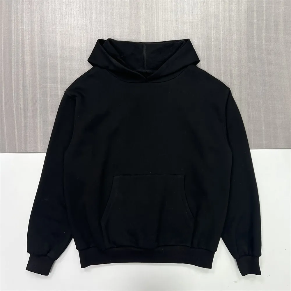 Men's Black Oversized Hoodie: Classic Design, Kangaroo Pocket, Casual Apparel
