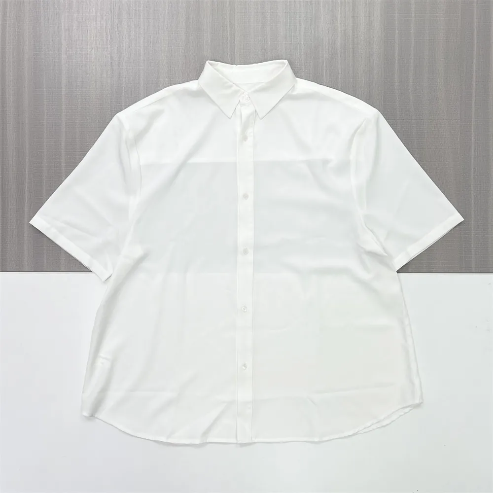 Men's White Short-Sleeve Shirt: Lightweight Fabric, Relaxed Fit, Versatile Casual Design
