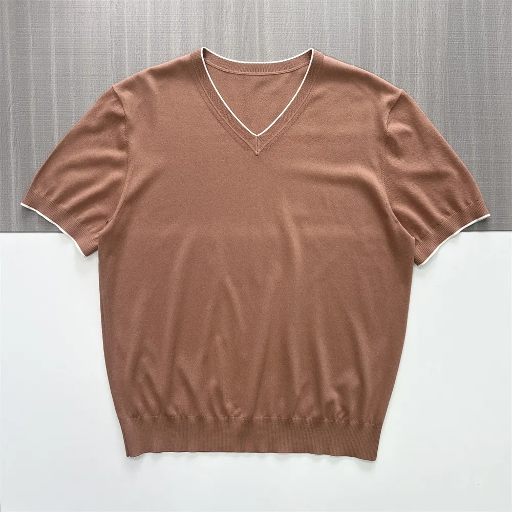Men's Brown V-Neck Short-Sleeve Knit Top: Contrast Trim, Soft Texture, Casual Design