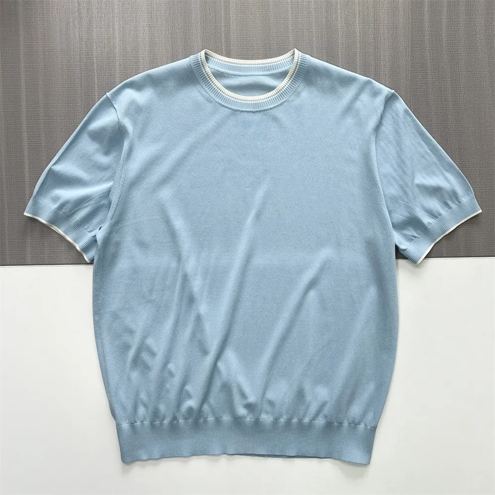 Men's Light Blue Short-Sleeve Knit Top: Contrast Trim, Soft Texture, Casual Design