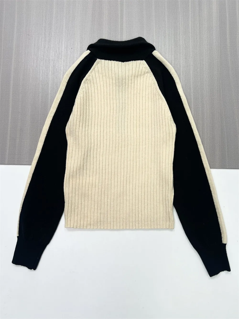 Women's Beige & Black Contrast Rib-Knit Quarter-Zip Polo Collar Sweater